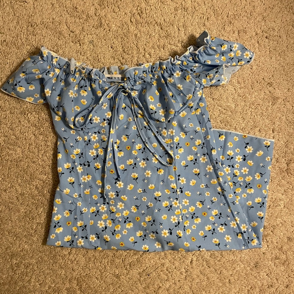 Cute floral dress.